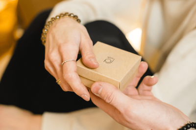 7 Key Benefits of Using Branded Corporate Gifts to Increase Brand Awareness
